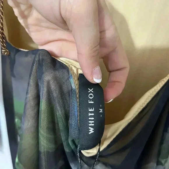 White fox long sleeve open back women’s dress - Picture 6 of 9